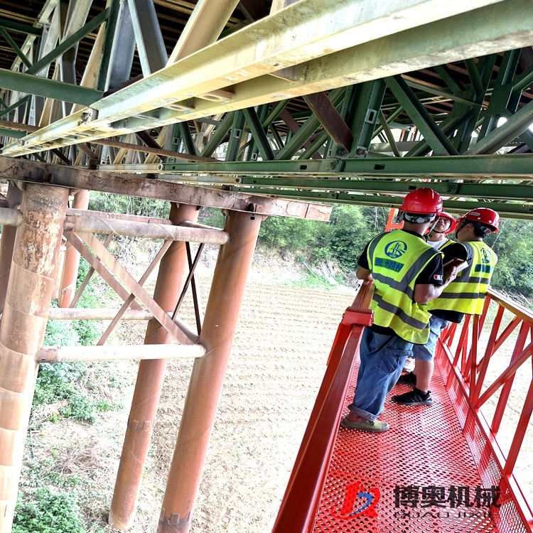 q13m吊籃(lán)式橋(qiáo)梁檢(jiǎn)測移(yí)動平(píng)台