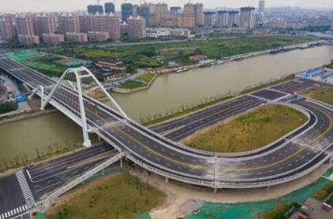 高郵(yóu)市威高大橋(qiáo)正式竣工通(tōng)車，全(quán)長492米