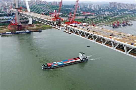 最後(hòu)7.5米！白居寺長江(jiāng)大橋(qiáo)将合(hé)龍
