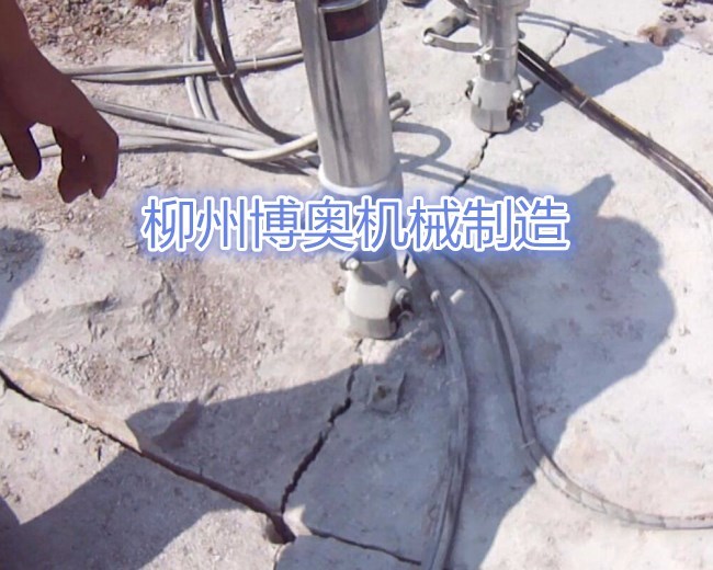 岩石(shí)劈裂機的使用(yòng)維護決定(dìng)設備(bèi)的使用壽命(mìng)