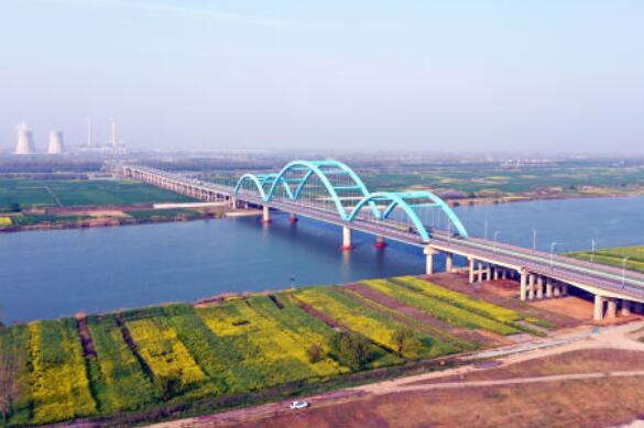 淮南(nán)孔李(lǐ)淮河大橋(qiáo)摘得(dé)我國(guó)公路(lù)建設最高(gāo)質量獎項(xiàng)“李春(chūn)獎”