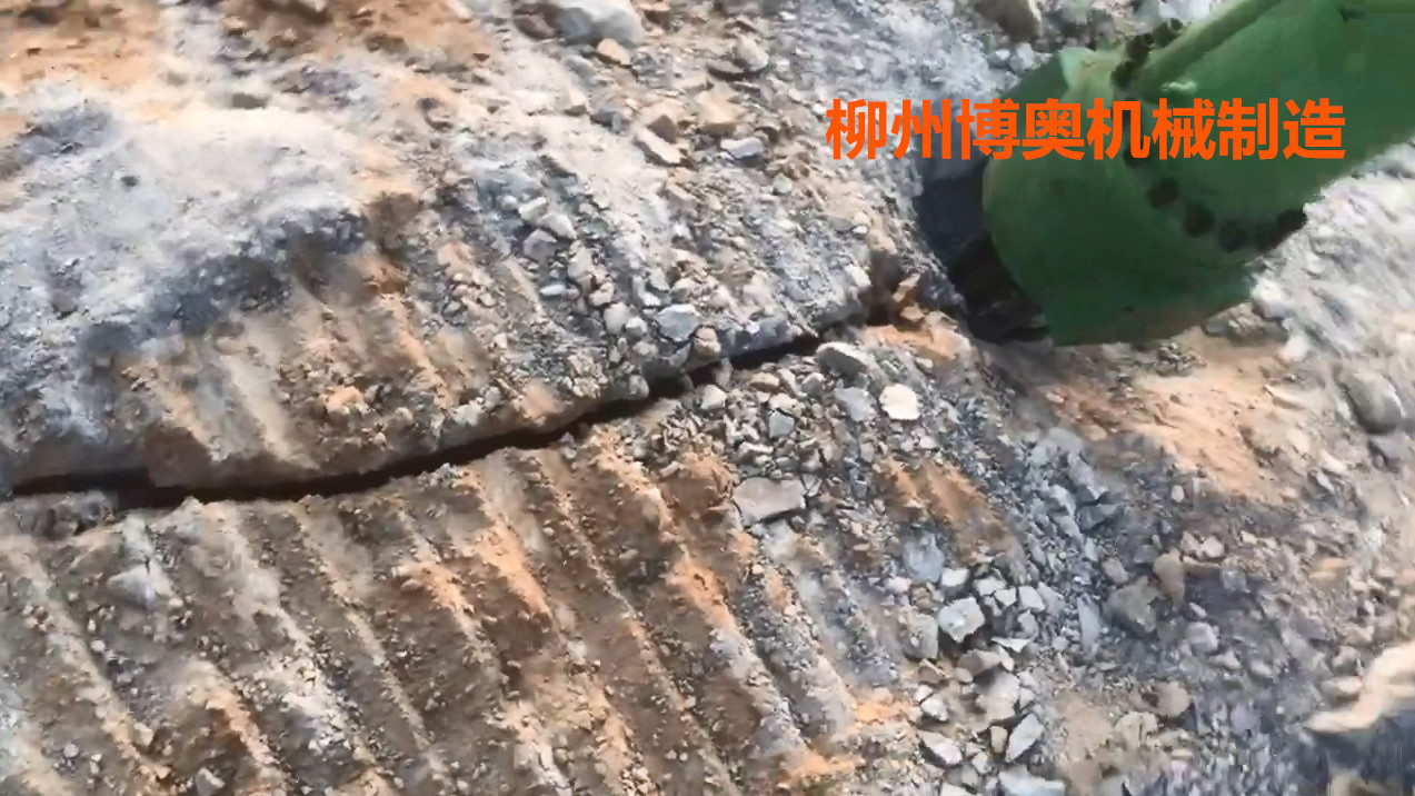 劈石機廠家(jiā)供應專(zhuān)業破硬石頭(tóu)