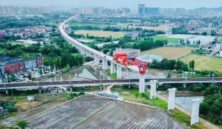 新建(jiàn)湖杭(háng)鐵路餘(yú)杭(háng)特大橋成功上跨既(jì)有(yǒu)宣杭鐵(tiě)路