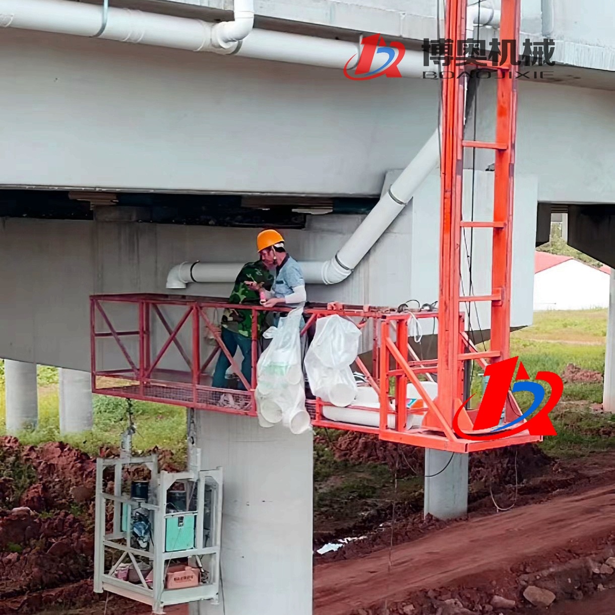 高架橋(qiáo)排水(shuǐ)管道安裝(zhuāng)施工電(diàn)動吊籃設備